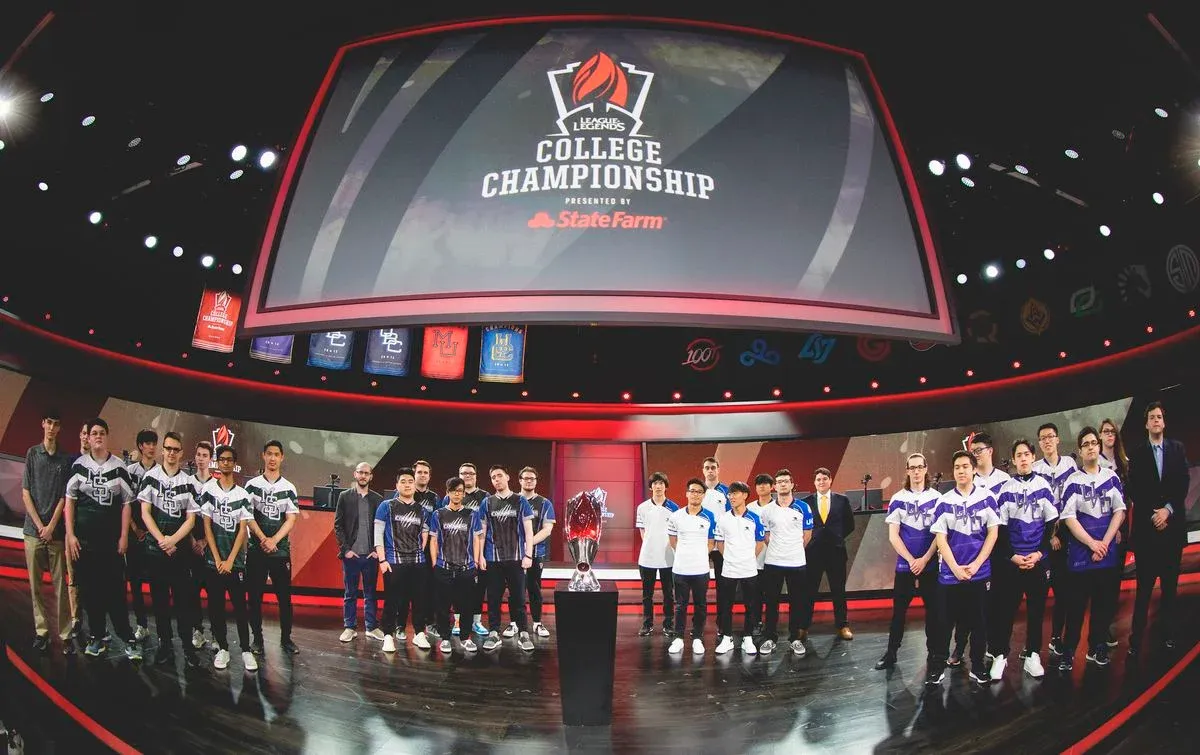 Elite Gamers Can Now Earn a $15,000 College Scholarship