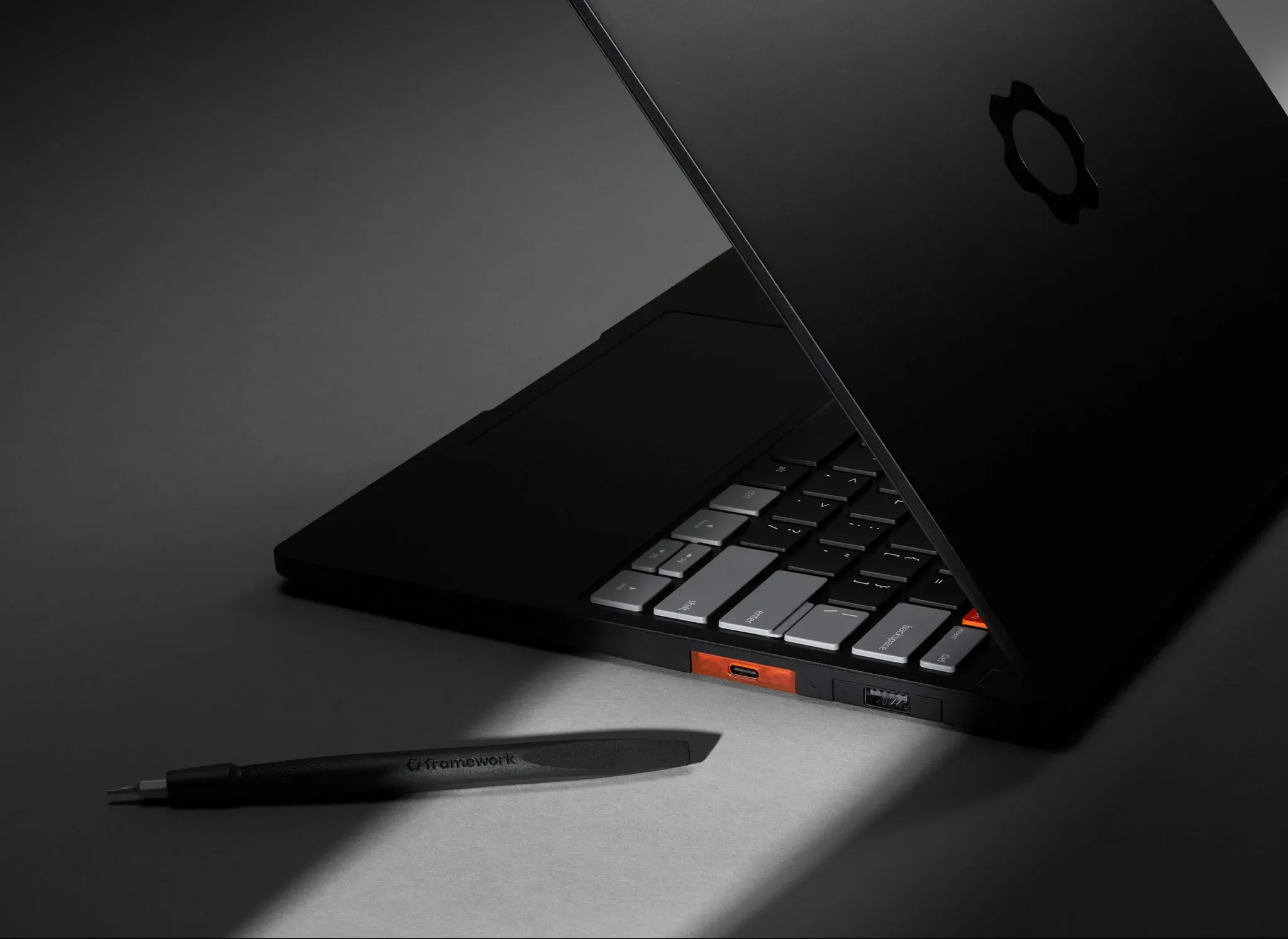 Framework Laptop 13 Pro (2026年版) レビュー