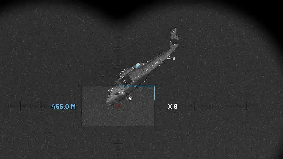 Un hélicoptère vu à travers la lunette thermique à 455 m, avant que les thermiques ne soient modifiés le 2 octobre.