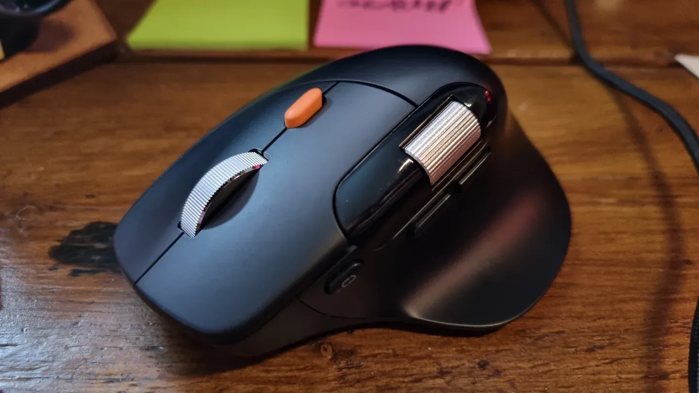 ProtoArc EM25 Ergonomic Mouse Review 2026