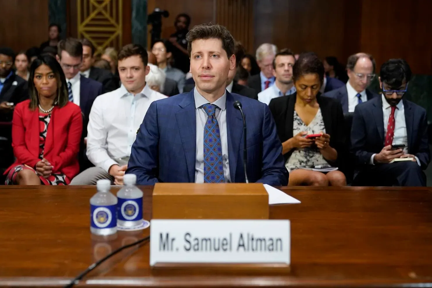 US Lawmakers Introduce Bill to Shut Down Rogue AI Systems