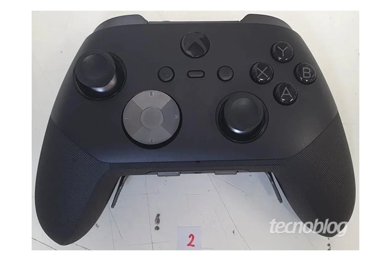 Xbox Elite 3 Controller Leaks with Scroll Wheels and Cloud Mode Button
