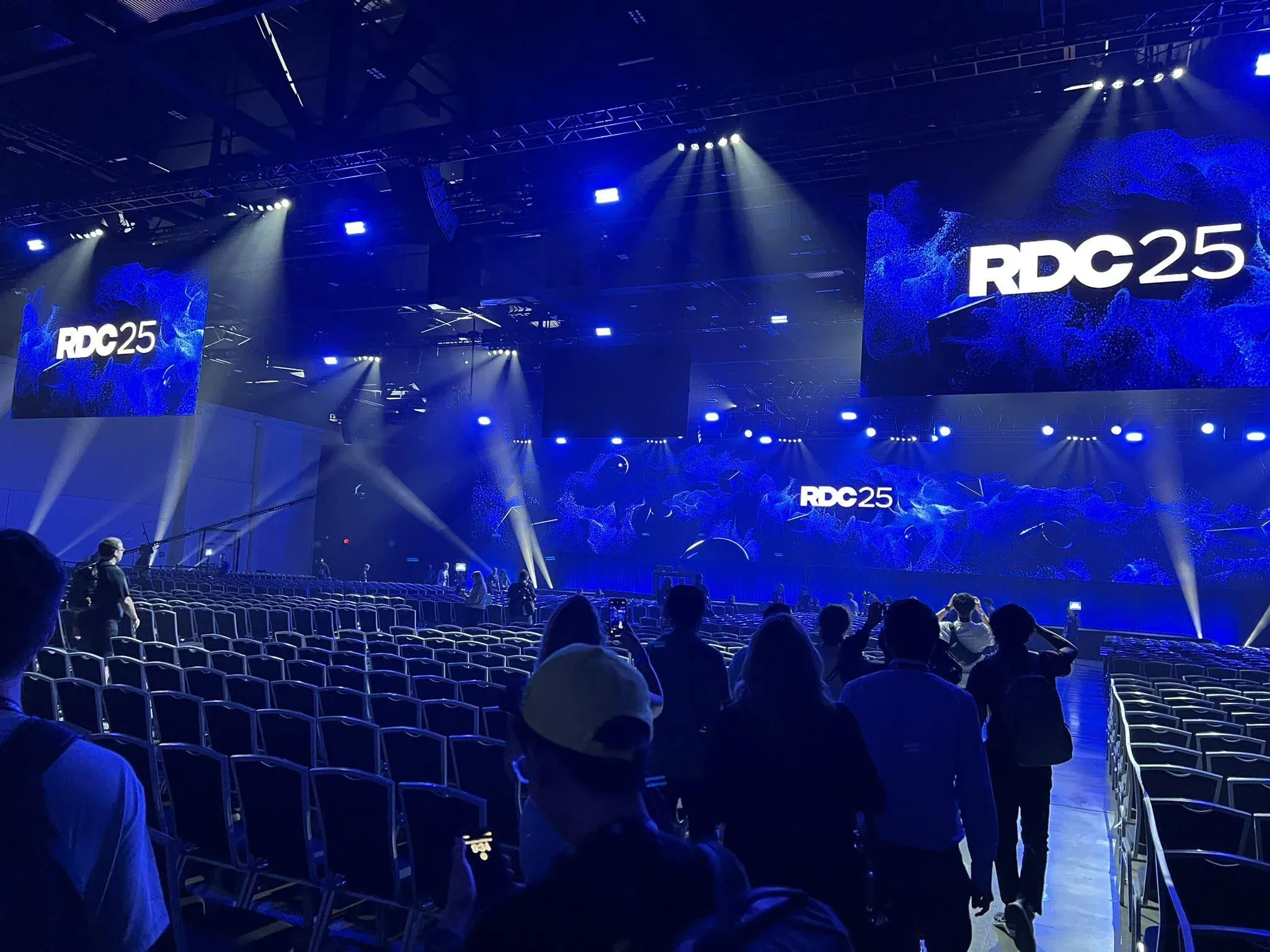 People have started entering the Roblox Developers Conference 2025 Stage. (Via RTC) : r/roblox